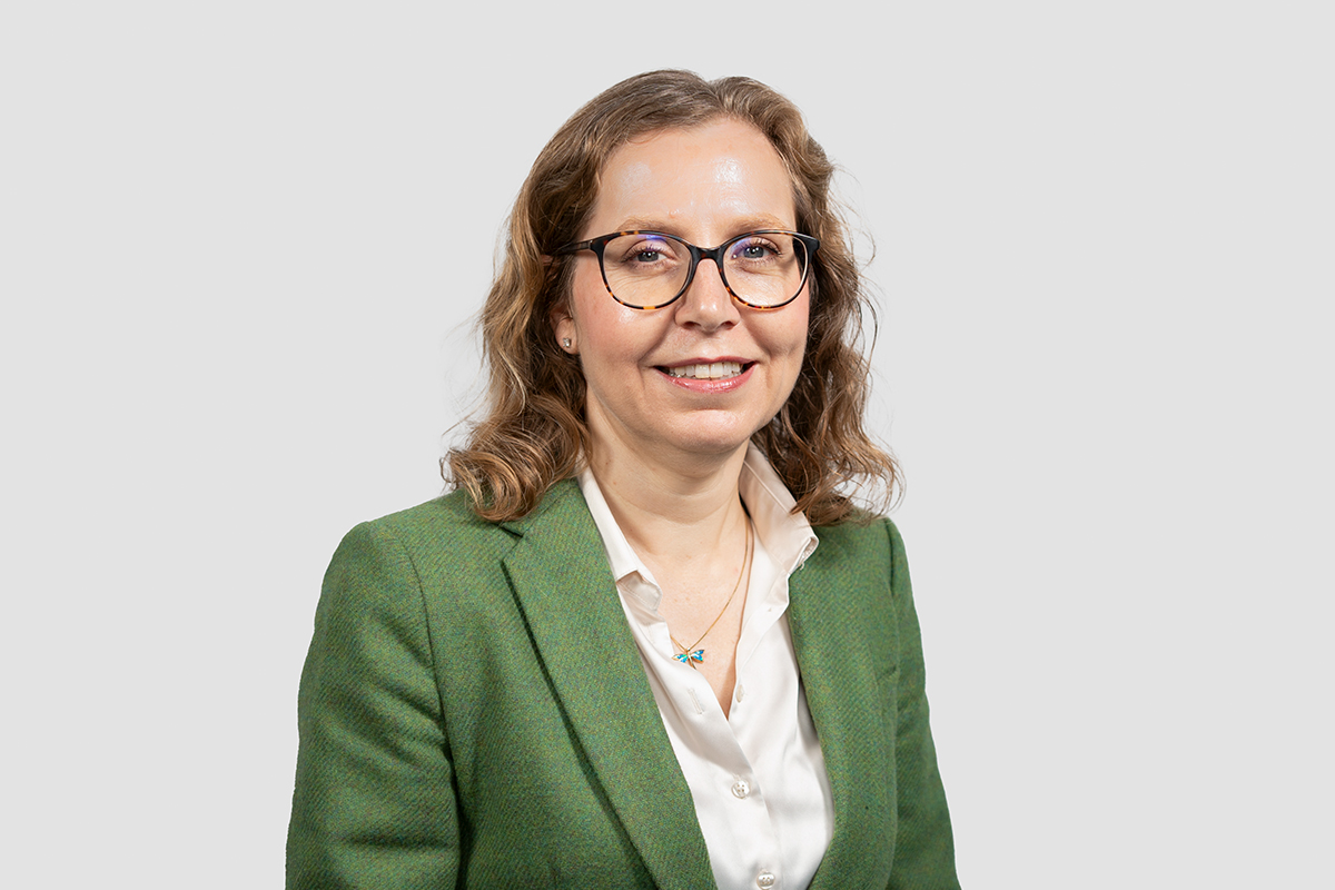 Dr. Julie Simmonds
